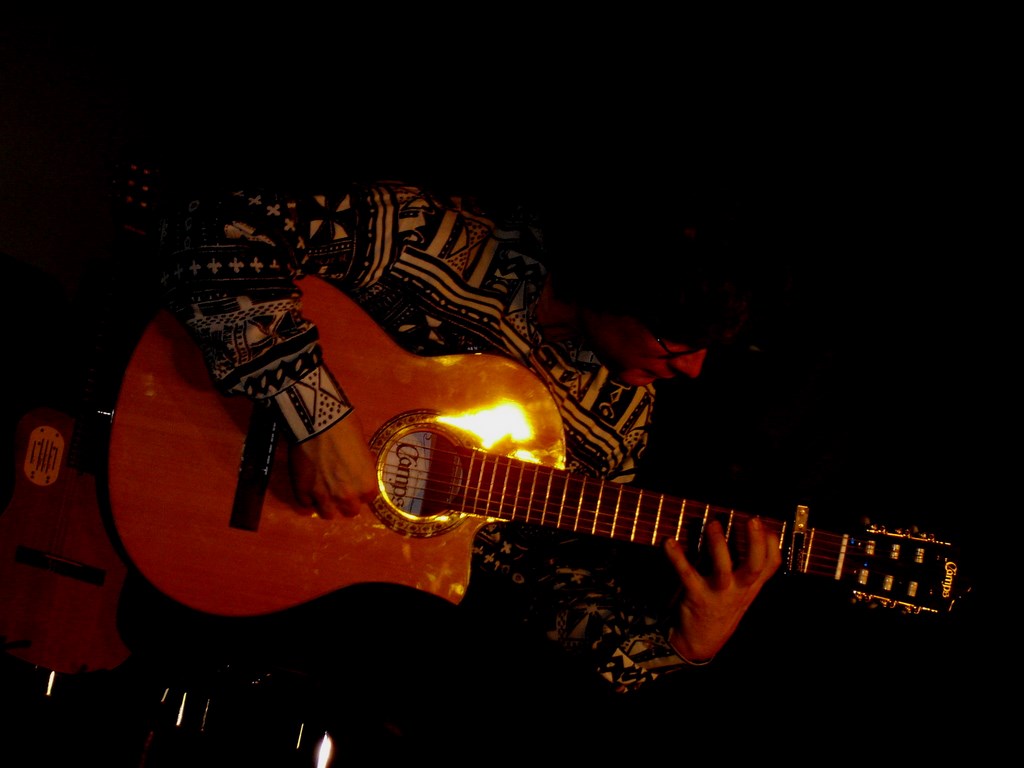 Guitare d'accompagnement.