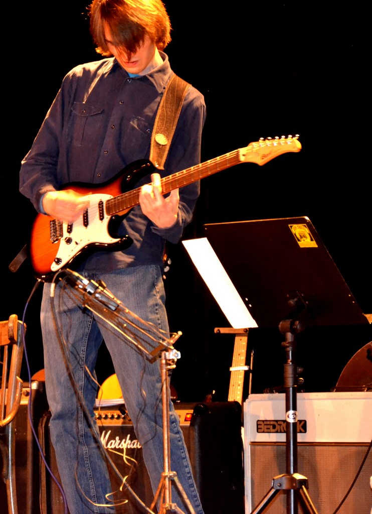 Guitare électrique.  Concert au centre culturel d'Ans-Alleur
