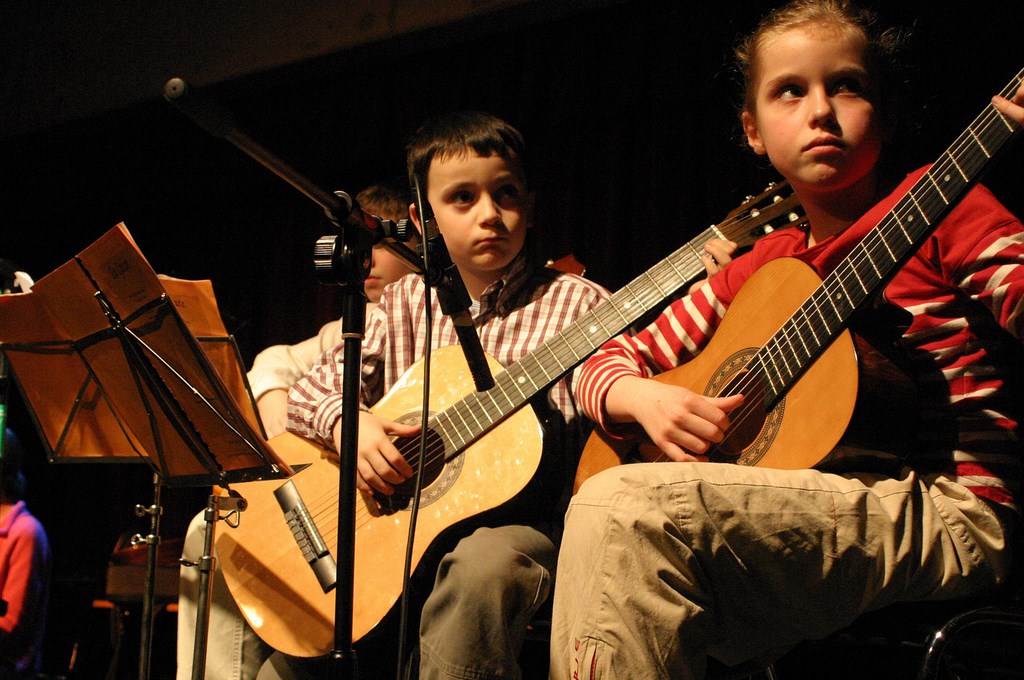 Guitare.  Concert au centre culturel d'Ans-Alleur.